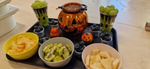 Fruit in een Halloween jasje